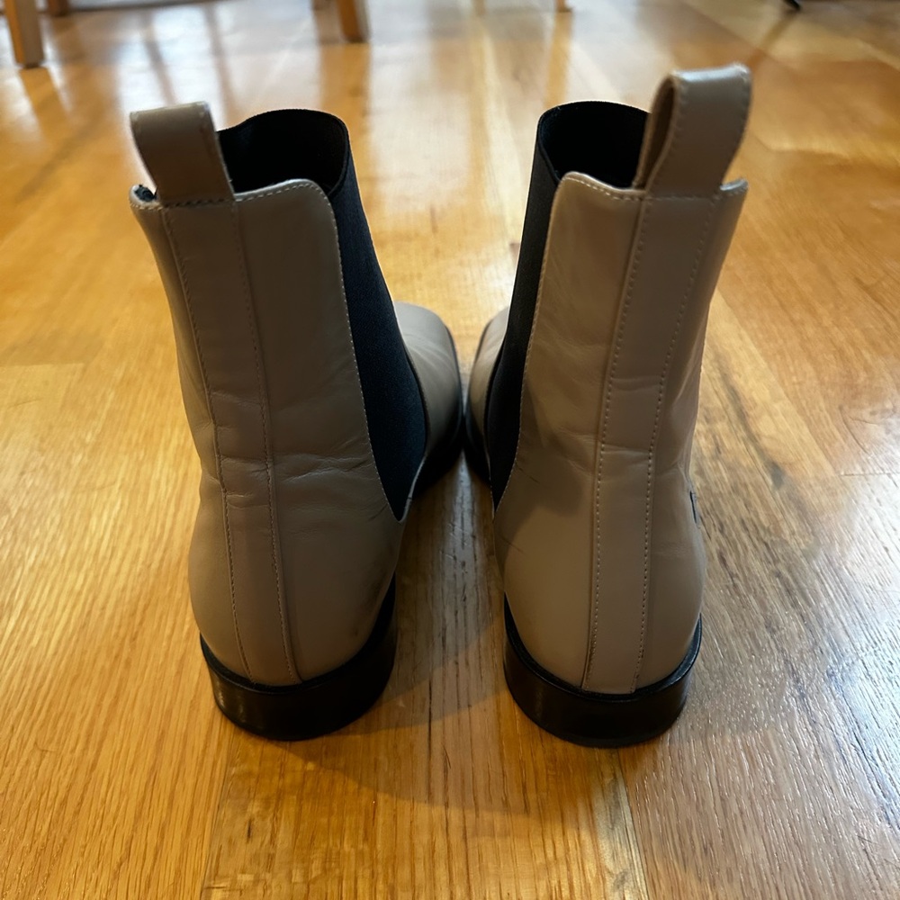 Everlane Two-Tone Chelsea Boots - Picture 4 of 10